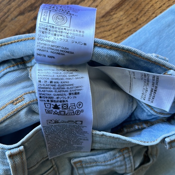 Levi’s light wash tapered Levi’s - Picture 7 of 7